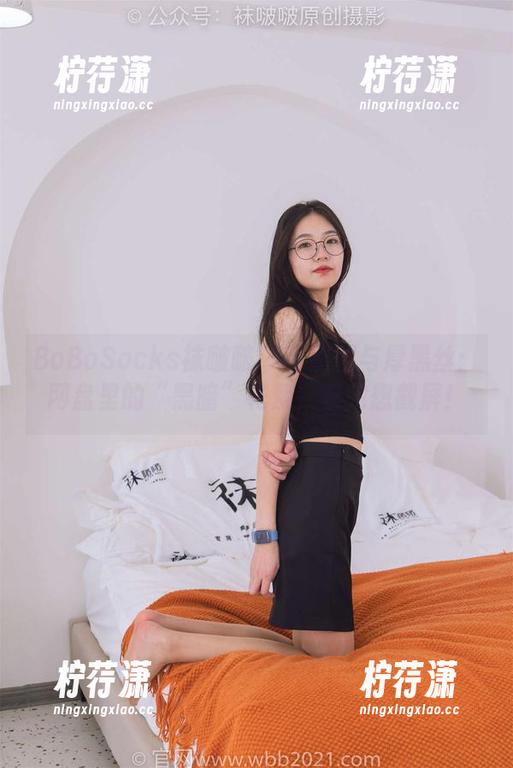 BoBoSocks袜啵啵 - 甜甜圈与厚黑丝：网盘里的“黑暗”花絮，看完想截屏！-柠荇潇