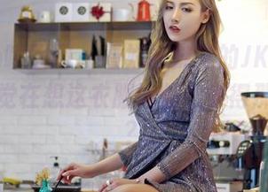 Feilin嗲囡囡 - 看姝姝妹妹的JK美图，我不自觉在想这衣服她怎么穿得那么好看？