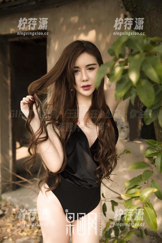 GIRLT果团网 - 王语纯在办公室，你会被这张图片吸引吗？-柠荇潇