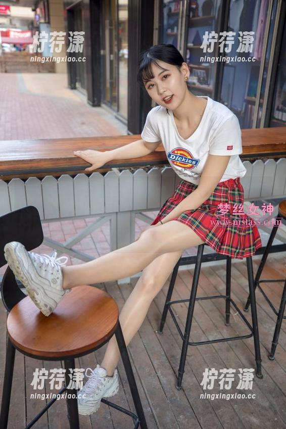 MSLASS梦丝女神 - 小兔图包中的校园黑丝与白丝:更新前的期待,更新后的…翻白眼。-柠荇潇 MSLASS梦丝女神 - 小兔图包中的校园黑丝与白丝:更新前的期待,更新后的…翻白眼。-柠荇潇