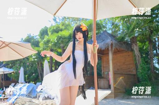穿上礼服的Natsuko夏夏子，一秒钟变身优雅女神，原图会让你侧目哦！-柠荇潇