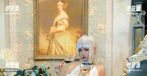 PAKI酱的白色图片，清新得像喝了椰子水！-柠荇潇