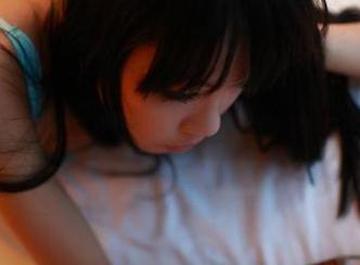 ROSI的裸足写真：不穿鞋子的理由比穿鞋子的多！