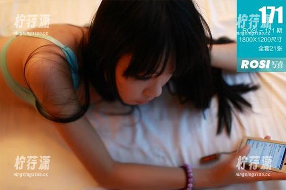 ROSI的裸足写真：不穿鞋子的理由比穿鞋子的多！-柠荇潇
