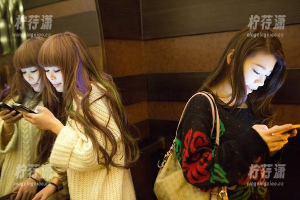 TuiGirl推女郎 - 何奕恋的这组写真，亮得像是漆了蜡-柠荇潇