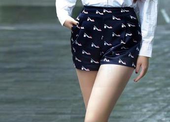 TuiGirl推女郎 - 赵梦洁的眼镜写真：像极了我每次在镜子前的迷茫。