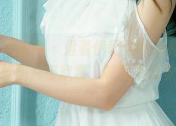 UGirls尤果网 - 借着伊莉娜的油亮时光，精选一张图片来欣赏，嘴角不自觉地上扬