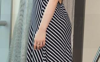 UGirls尤果网 - 若肉丝可以开口，王尔琳的写真会不会重复经典：‘好吃!’？