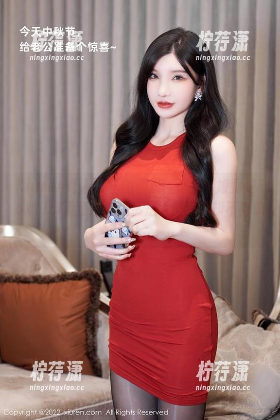 Xiuren秀人网 - 图册里，这位厨娘竟是FoxYini孟狐狸，果然是看似简单却不简单！-柠荇潇