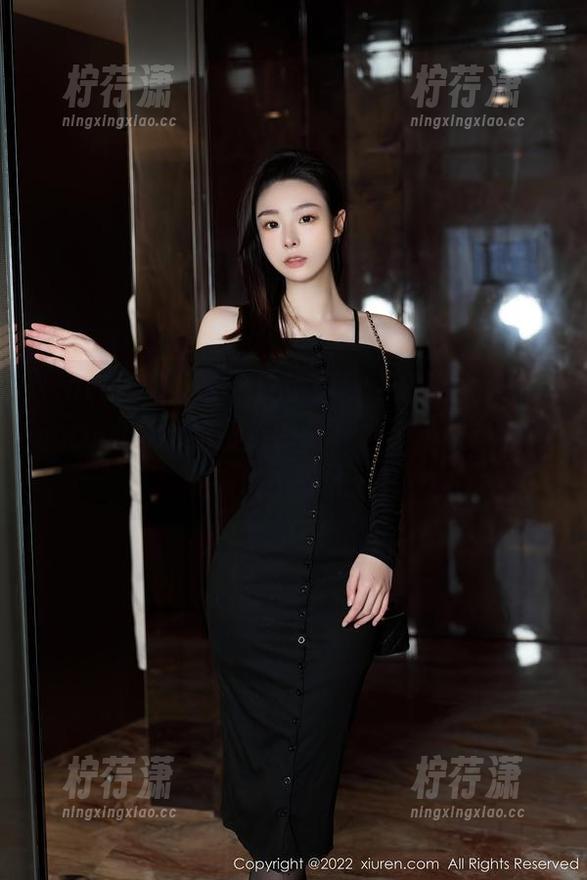 Xiuren秀人网 - 这原图我不敢瞅太久，youOvOyou的粉色陷阱太妙了，快让我去买一堆素色衣服！-柠荇潇