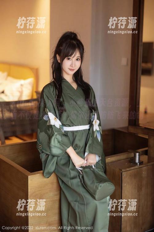 Xiuren秀人网 - 小芭乐的天台资源，上面不仅是小天使，偶尔还要防防飞来的鸽子！-柠荇潇