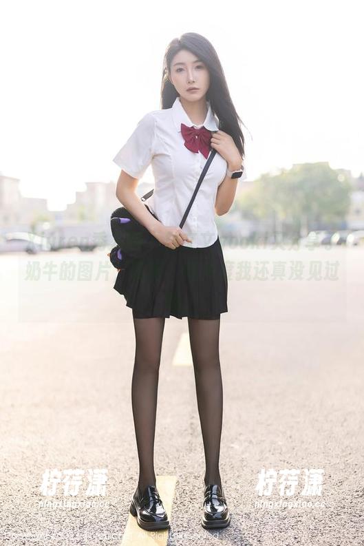 Xiuren秀人网 - 林文文yooki又分享了奶牛的图片，哎呀，这角度我还真没见过呢。-柠荇潇