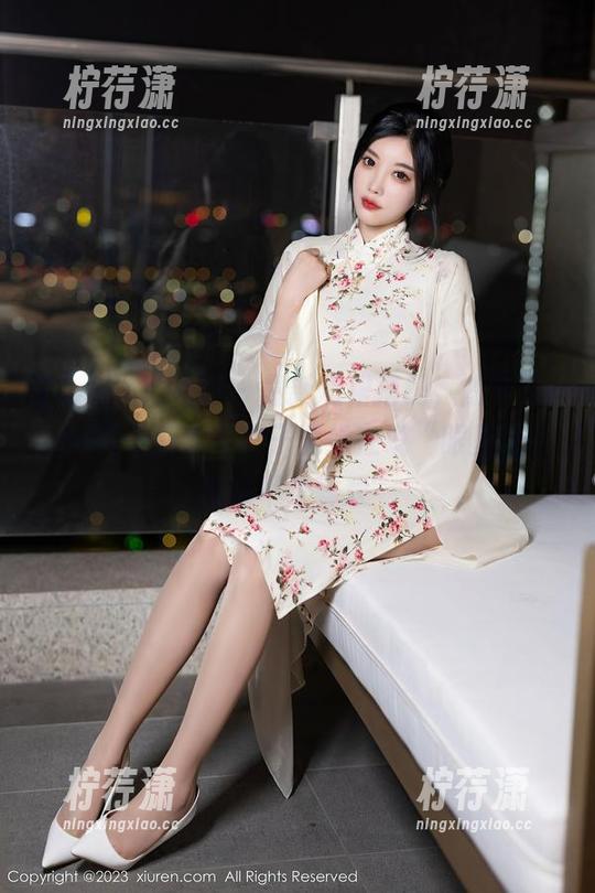 Xiuren秀人网 - 最新短裙搭配，陈怡曼coco胆子真大，裙子就像在说“眼里让小视频不太喜欢”-柠荇潇
