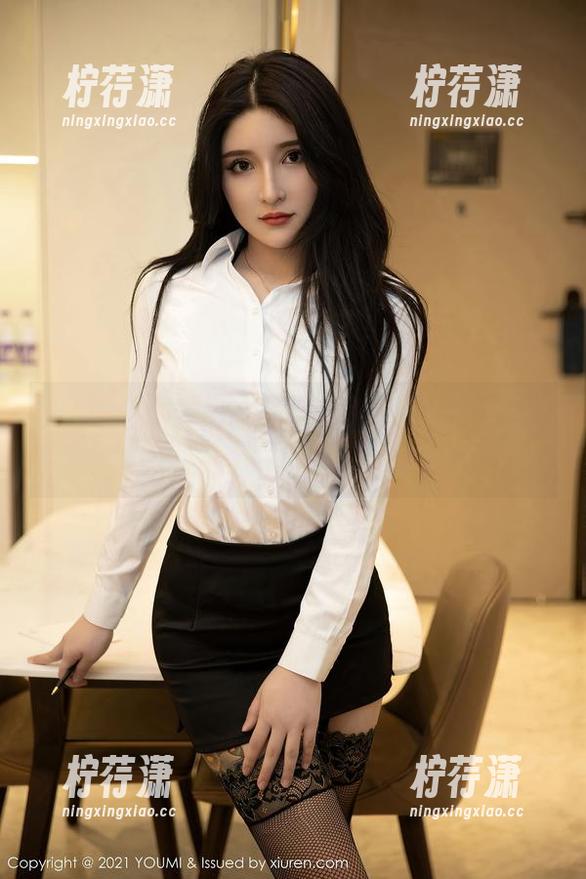 YouMi尤蜜荟 - 用毛衣包裹的左冰Queen，高清写真——温暖不止于此！-柠荇潇