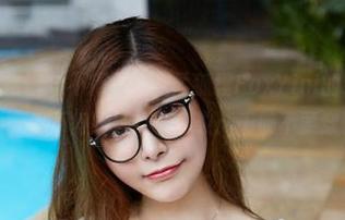 YouWu尤物馆 - 不得不说，孟狐狸FoxYini的这波裸足福利图包不错，恨不得给她打个建议：干脆不要穿鞋过日子！