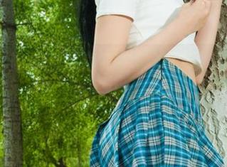 丽柜 - 最新的写真，芒果这位“寂寞职员”，很有故事感哟！