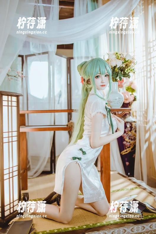 乖乖衣宝的黑丝OL定制写真，稳稳的职场飘渺-柠荇潇