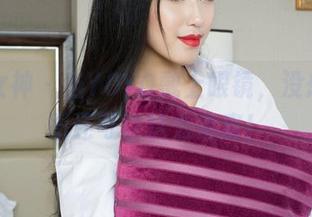 克拉女神 - 当YOYO戴上眼镜，没想到美图还可以这么俏皮！