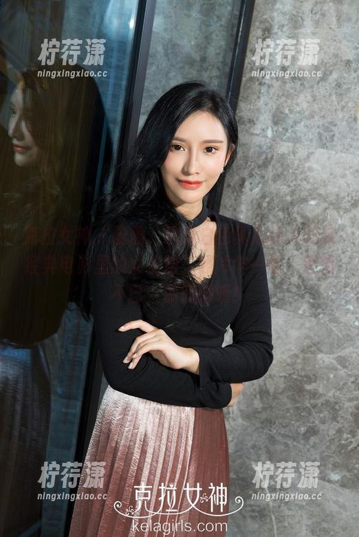 克拉女神 - 盈盈，这身白色真心让人想起经典电影里的女主角，照片乍一看，惊艳不已，原图揭晓！-柠荇潇