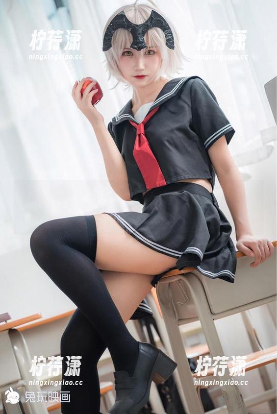 谁能想到水手服居然也能如此俏皮，兔玩映画原图，都是逗趣无极限。-柠荇潇