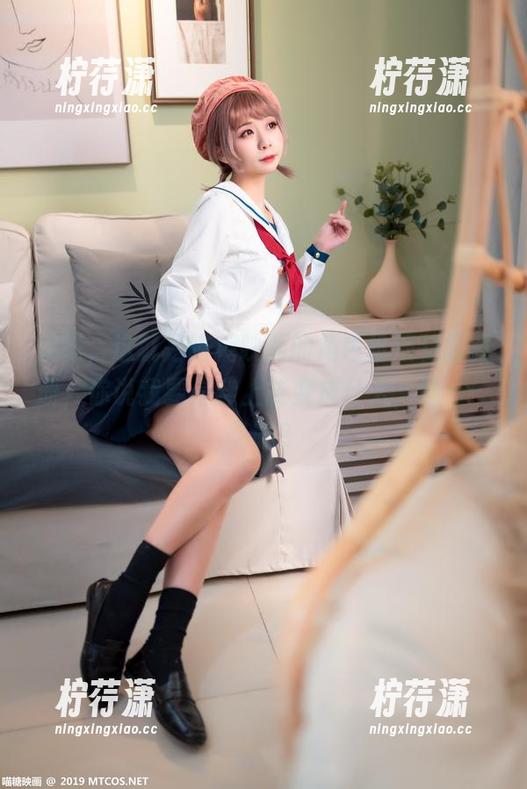 看吧，这就是喵糖映画的角色扮演制服图册，你说我要是穿上能变成什么，嗯……喵吗？-柠荇潇