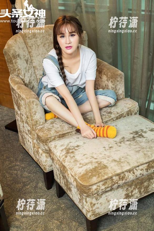 头条女神 - 筱溪的无圣光瑜伽写真，让人想登录健身房，但只想躺在沙发上！-柠荇潇