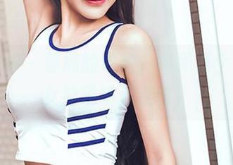 头条女神 - 蔡楠的私拍：中间开个小会，女神现场云走位！