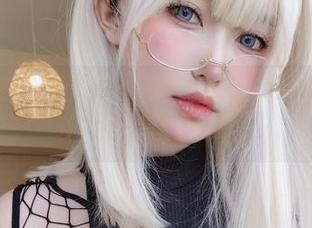 看到女主K的最新泳衣cos，我突然明白什么叫“水波荡漾”！