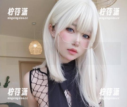 看到女主K的最新泳衣cos，我突然明白什么叫“水波荡漾”！-柠荇潇