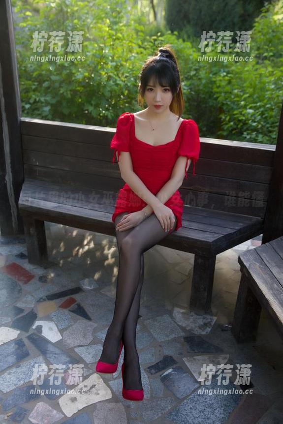 图片里的小女巫露娜：少女心事，谁能懂？-柠荇潇