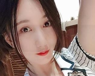 微密圈 - 小玉吃果冻的高清美图，没事儿就自拍，反正没人管