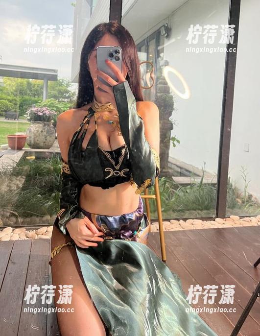 微密圈 - 直击小玉吃果冻浴室：在线追踪这张图片的细节。-柠荇潇