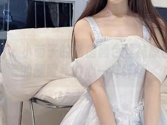 微密圈 - 小萌子的私房黑色丝袜原图：你的腿跟我的心一样纤细