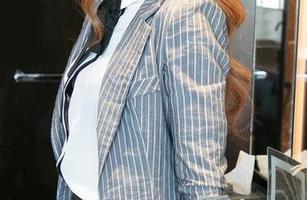 尤果网 - 乔依琳教你如何在红裙中优雅掉入“群众”的美图包！