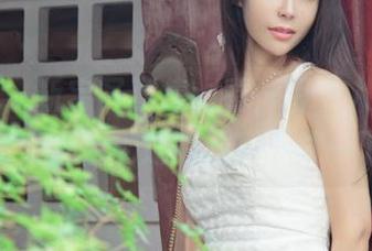尤果网 - 靳宝写真集：看，两个人的姿势变换比变形金刚还有趣！下载一下吧！