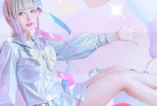 短裙的魔力：我在尤猫醒醒ovo的写真里，陷入了这无止境的循环观看中。