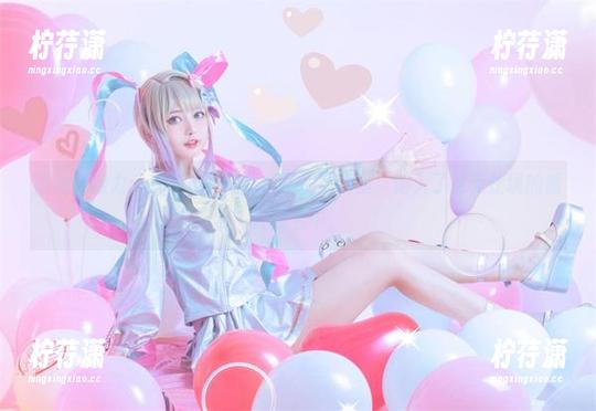 短裙的魔力：我在尤猫醒醒ovo的写真里，陷入了这无止境的循环观看中。-柠荇潇