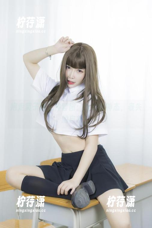 抱走莫子的女神套图：自信的神态，丧失的自控！-柠荇潇