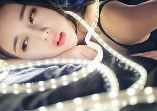 推女神 - 就是这张JK，谭晓彤把图库资源的精彩全都装进来了，让人目不暇接。