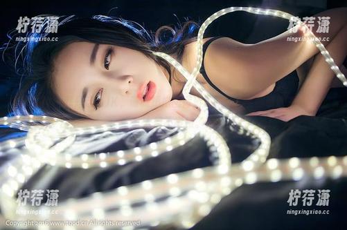 推女神 - 就是这张JK，谭晓彤把图库资源的精彩全都装进来了，让人目不暇接。-柠荇潇