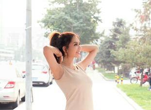 推女郎 - 谭冰在线：校服新宠，这是什么绝美组合？