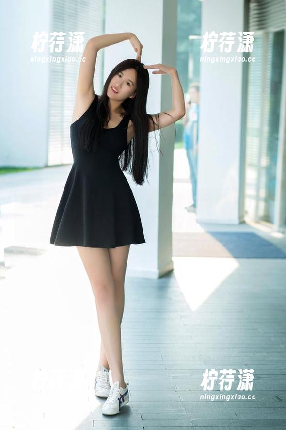 推女郎 - 私拍图集：看陆瓷如何穿牛仔裤，把造型搞得不仅仅是俏皮-柠荇潇