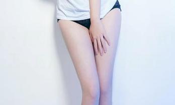 推女郎 - 黄可在哪儿，身旁的士兵照样忐忑，旅拍合集让你看惊奇！