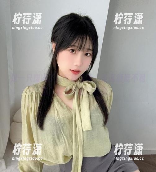 是一只废喵了的在线美图，圣诞麋鹿不稳重，全靠颜值撑场面。-柠荇潇