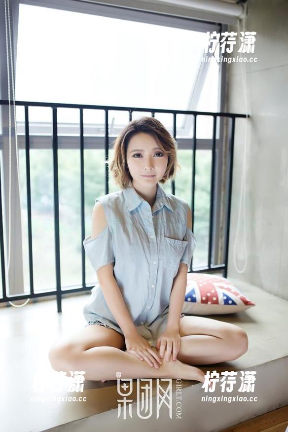 果团网 - little贝壳喵的全套制服写真，那英伦风到底敌不过咱们的喵星人吗？-柠荇潇