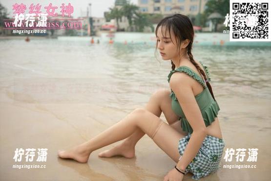 梦丝女神 - 在蓝天白云下，玥玥的免费图片带你漫游白色空间-柠荇潇
