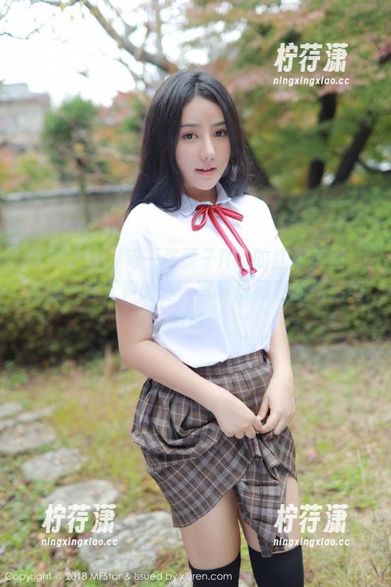 模范学院 - 每一张栗子Riz的红裙美图，就像一首无声的诗，写真里藏着的情绪好微妙。-柠荇潇