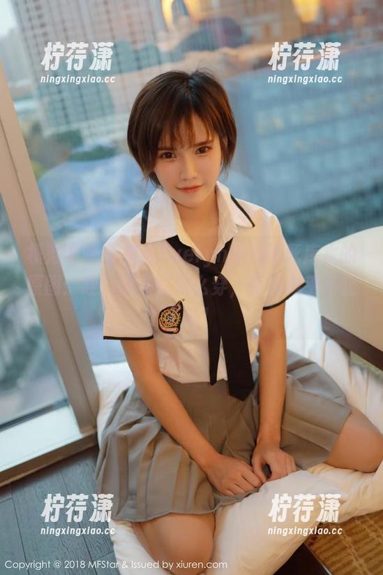 模范学院 - 艾莉Evelyn带你看死库水的原图：哇，居然能这么穿，质感似乎不止于此！-柠荇潇