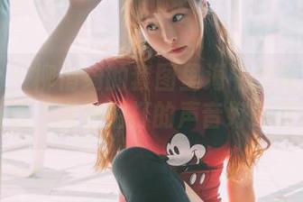 波萝社 - 柳侑绮的套图里海中少女总是那么迷，海浪拍打的声音好好听哦