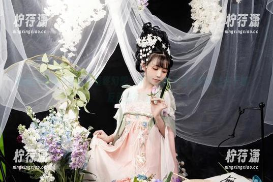 爆机少女喵小吉乱入最终幻想，不要问我无圣光的蒂法在干嘛，反正挺好玩的！-柠荇潇